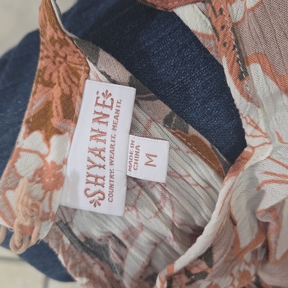 Shyanne Blouse - Picture 2 of 2